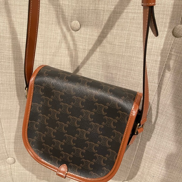 Celine Medium Folco Bag in Triomphe - Picture 5 of 8